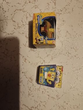 SpongeBob Squarepants Yellow & Blue Mini Figure with Krabby Patty Vehicle